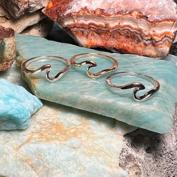 independent Jewelry - 3 piece wave ring set